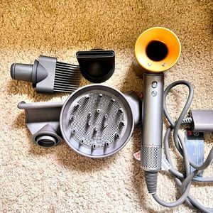 Dyson supersonic hairdryer